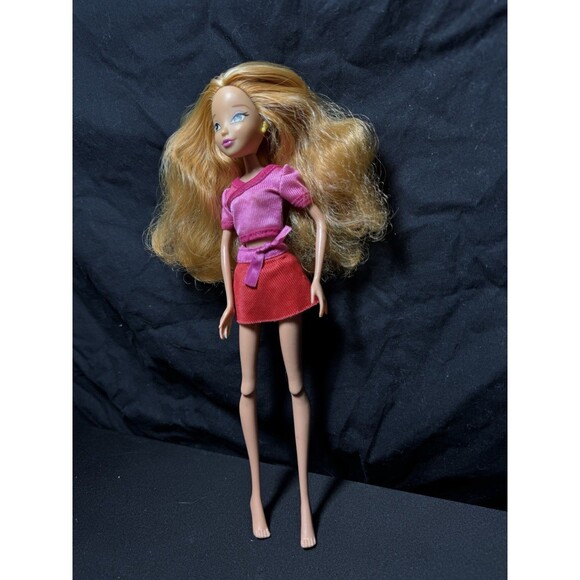 Winx Club Flora Doll by Jakks Pacific Everyday Wear Outfit - Picture 5 of 9